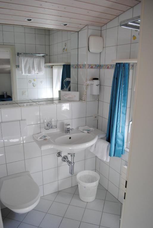 Hotel Chalet Du Lac Iseltwald Room photo